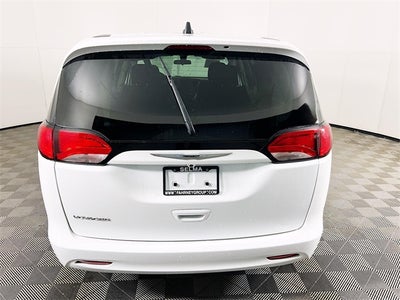 2022 Chrysler Voyager LX