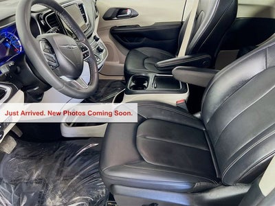 2024 Chrysler Pacifica Hybrid Select