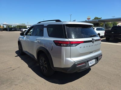 2024 Nissan Pathfinder SV