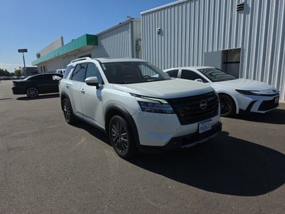 2022 Nissan Pathfinder SL