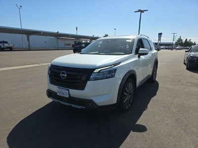 2022 Nissan Pathfinder SL