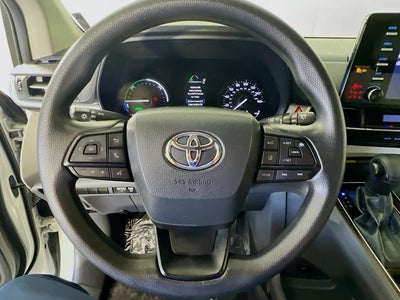 2023 Toyota Sienna LE 8 Passenger