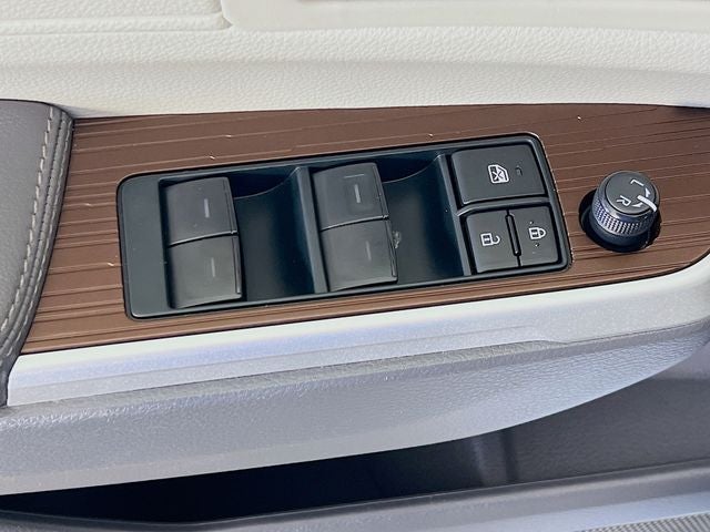 2023 Toyota Sienna LE 8 Passenger