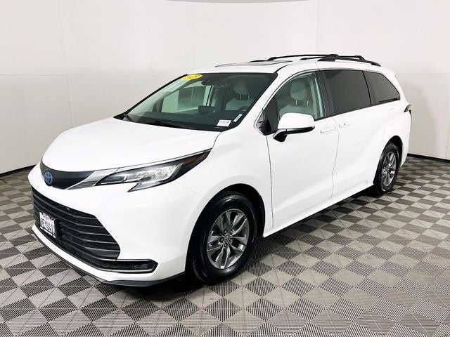 2023 Toyota Sienna LE 8 Passenger