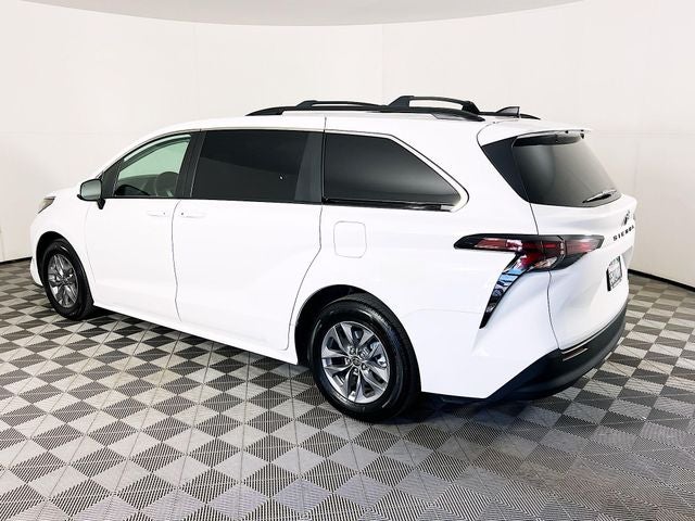 2023 Toyota Sienna LE 8 Passenger