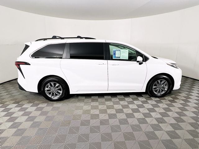 2023 Toyota Sienna LE 8 Passenger