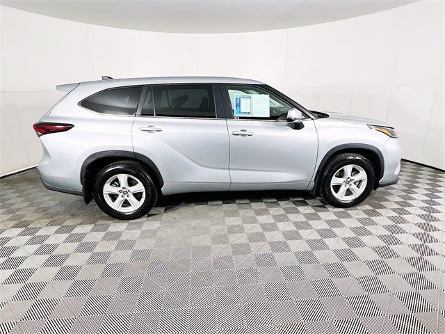 2025 Toyota Highlander LE