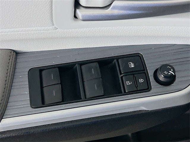2025 Toyota Sienna XLE 8 Passenger