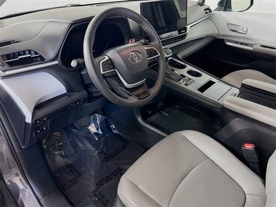 2025 Toyota Sienna XLE 8 Passenger