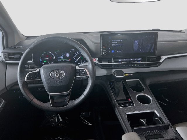 2025 Toyota Sienna XLE 8 Passenger