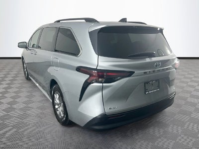 2025 Toyota Sienna XLE 8 Passenger