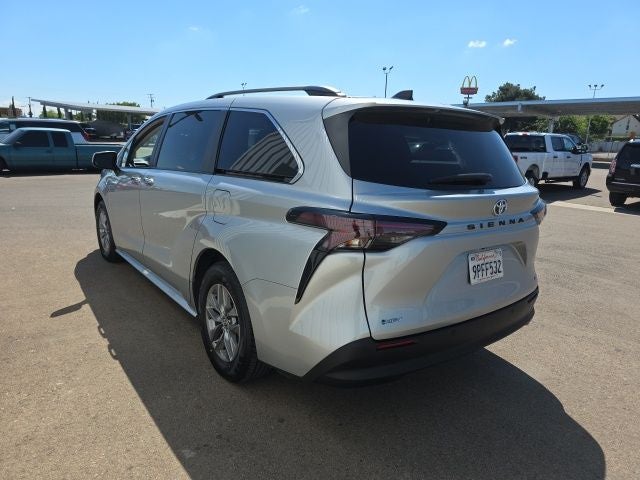 2025 Toyota Sienna XLE 8 Passenger