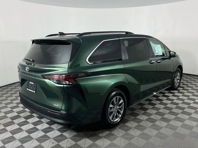 2026 Toyota Sienna XLE 8 Passenger