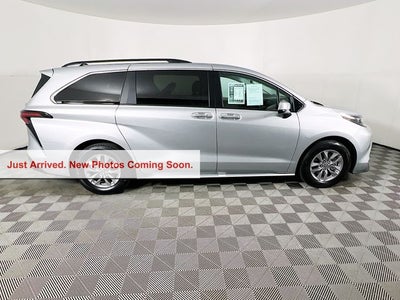 2024 Toyota Sienna XLE 8 Passenger