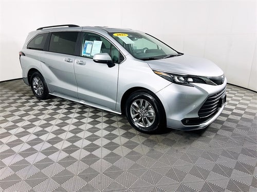 2025 Toyota Sienna XLE 8 Passenger