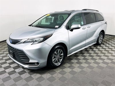 2025 Toyota Sienna XLE 8 Passenger