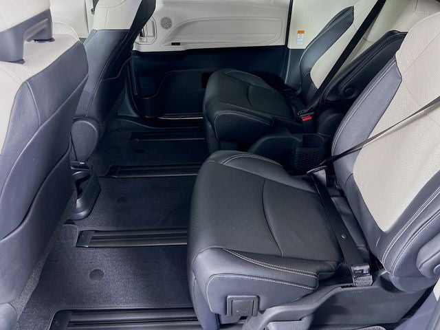 2026 Toyota Sienna Limited 7 Passenger