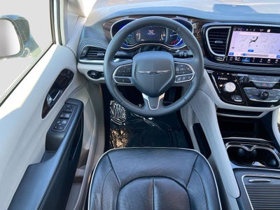 2023 Chrysler Pacifica Hybrid Limited