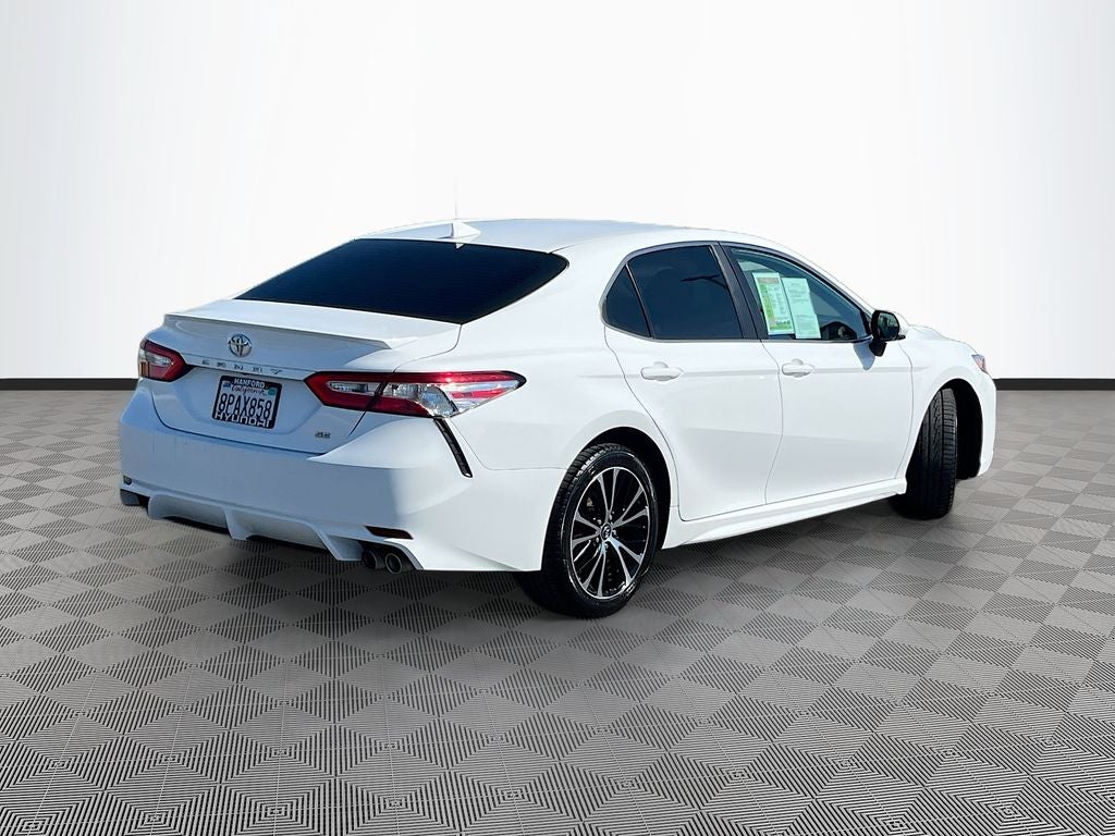 2020 Toyota Camry SE