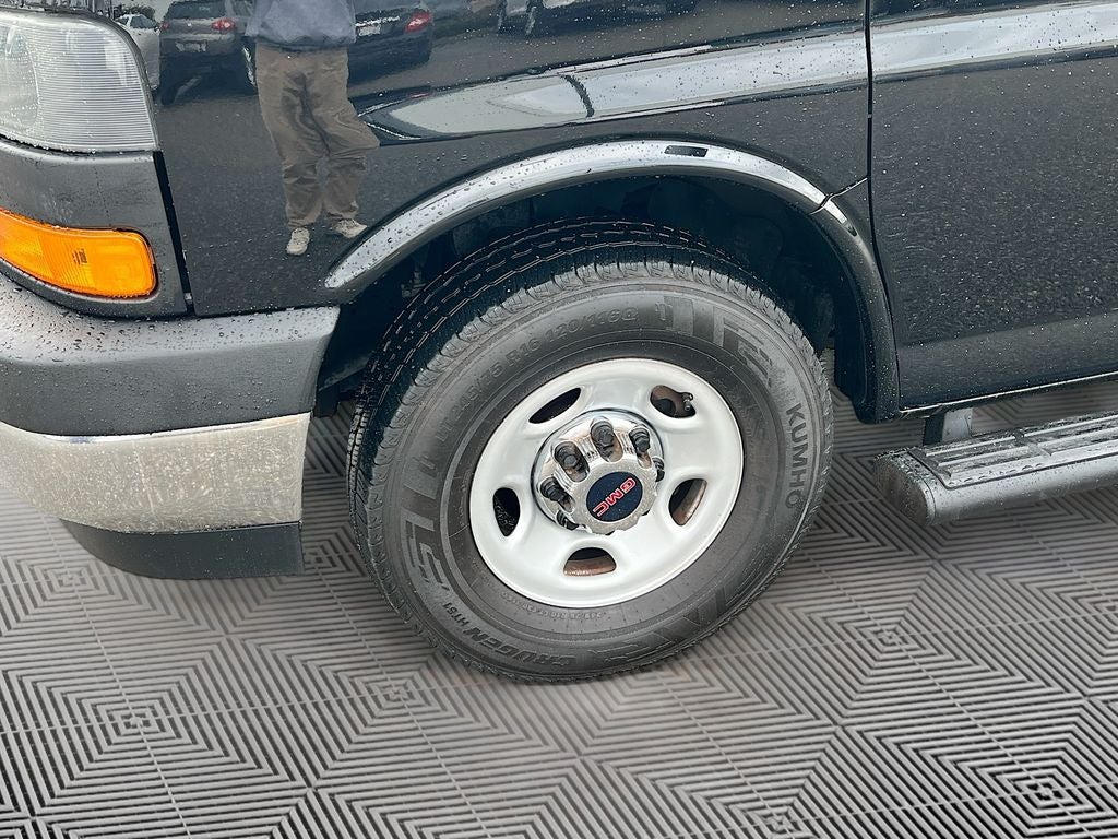 2022 GMC Savana 3500 LT