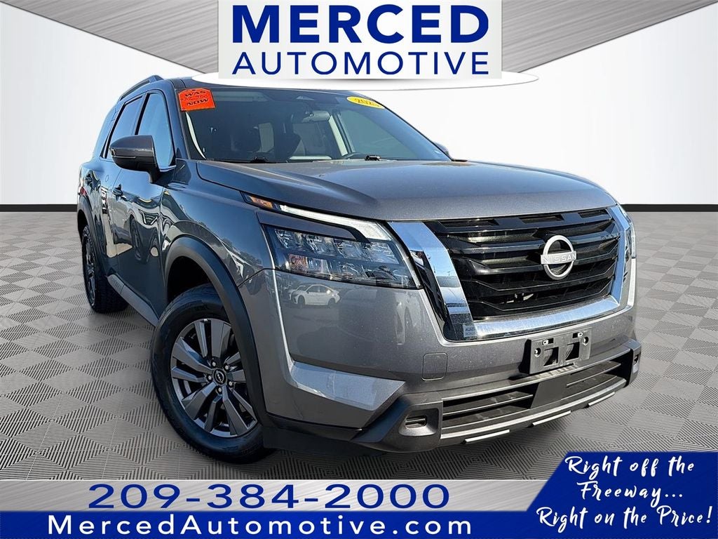 2025 Nissan Pathfinder SV