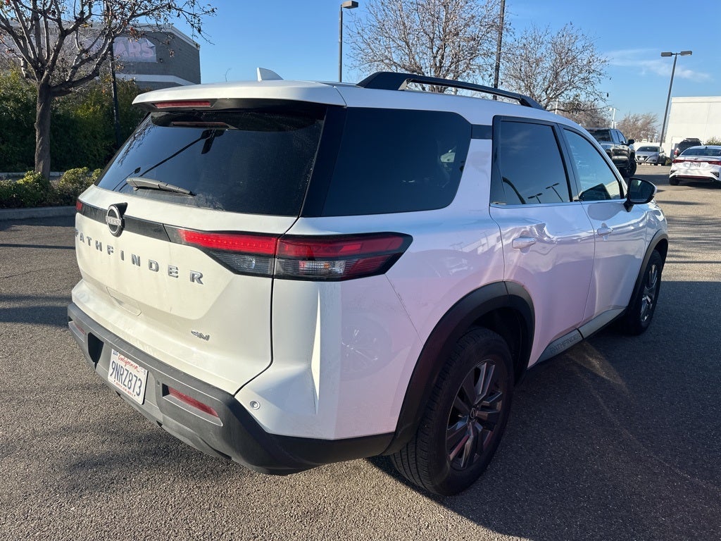 2024 Nissan Pathfinder SV