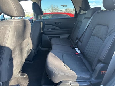 2024 Nissan Pathfinder SV