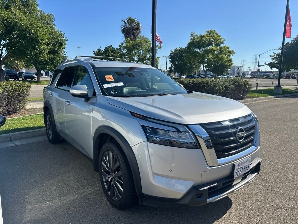 2023 Nissan Pathfinder SL