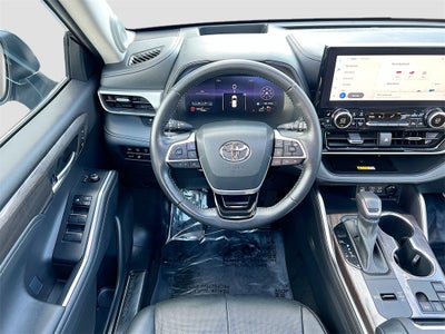 2023 Toyota Highlander Platinum