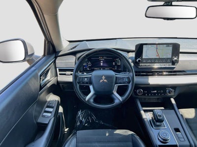 2024 Mitsubishi Outlander SE