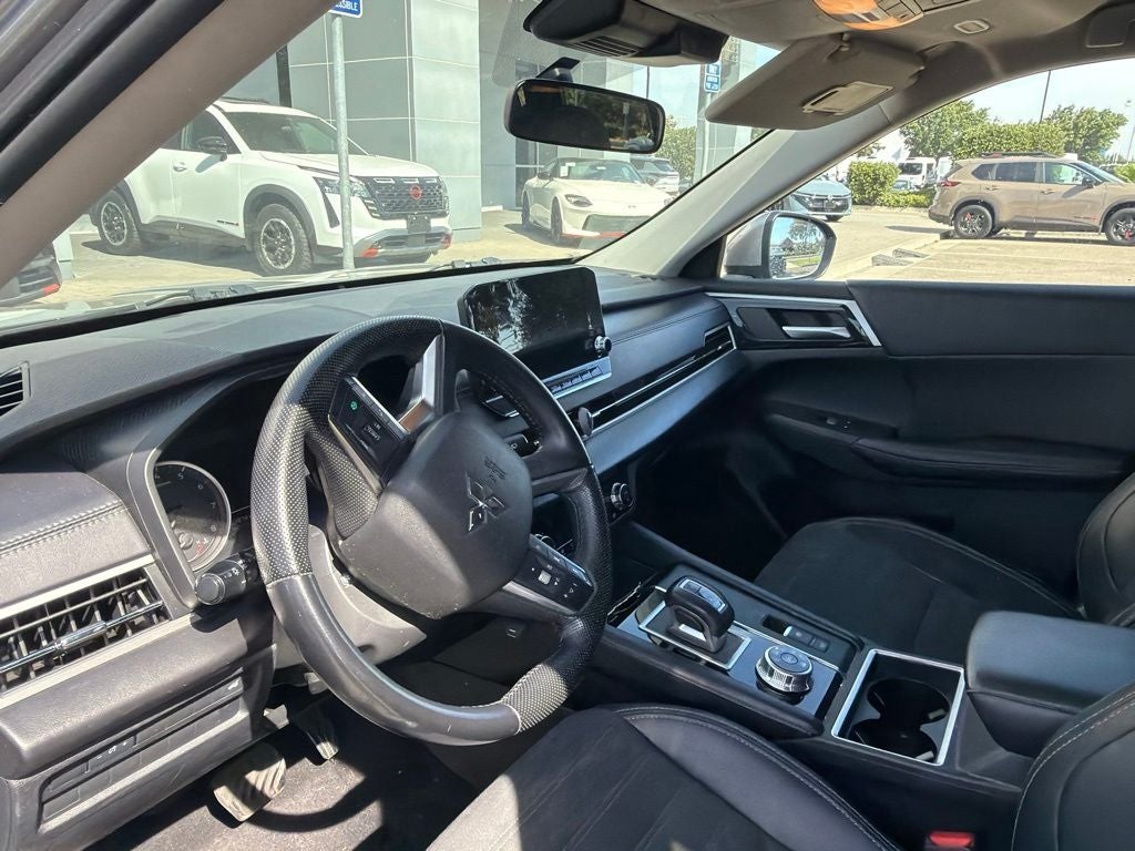 2024 Mitsubishi Outlander SE