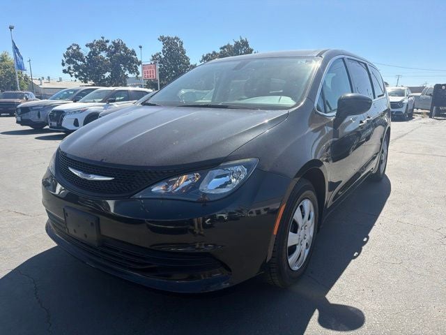 2020 Chrysler Voyager L's photo