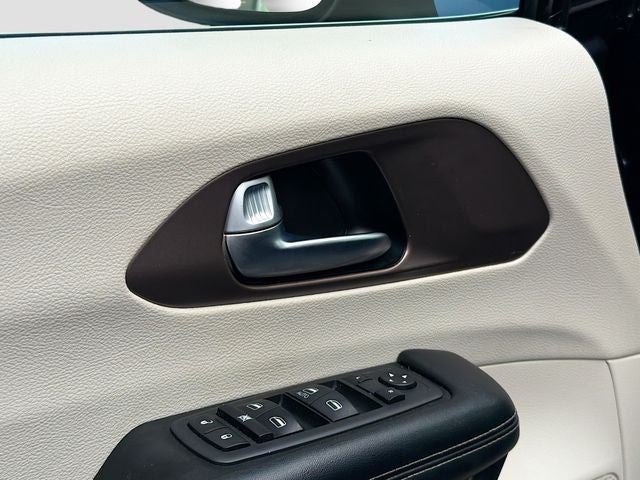 2020 Chrysler Voyager L
