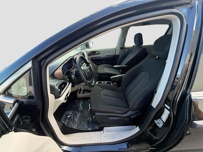 2020 Chrysler Voyager L