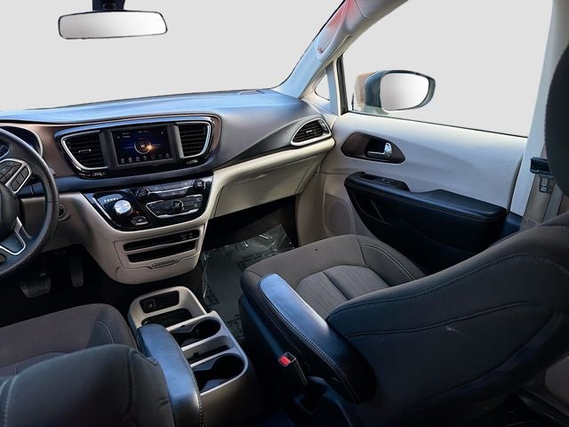 2020 Chrysler Voyager L