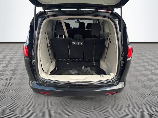 2020 Chrysler Voyager L