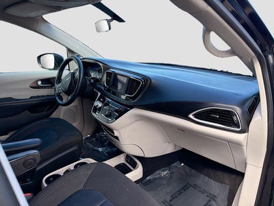 2020 Chrysler Voyager L