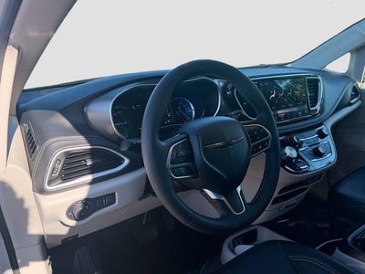 2024 Chrysler Pacifica Hybrid Select