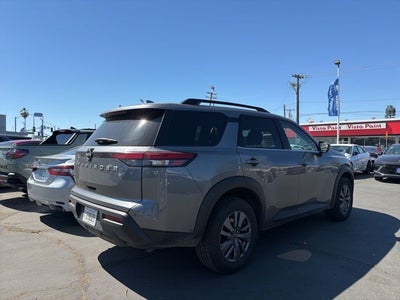 2025 Nissan Pathfinder SV