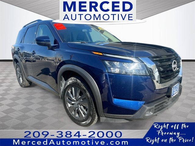 2025 Nissan Pathfinder SV