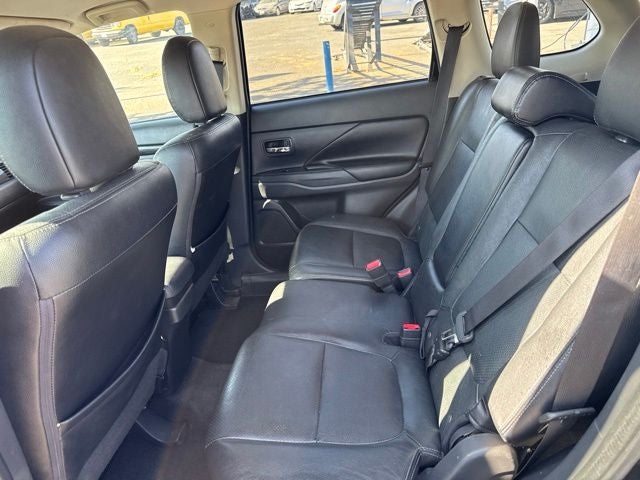 2017 Mitsubishi Outlander Base